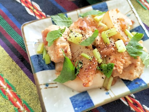 鶏ひき肉とかぶの梅しそ炒め♩